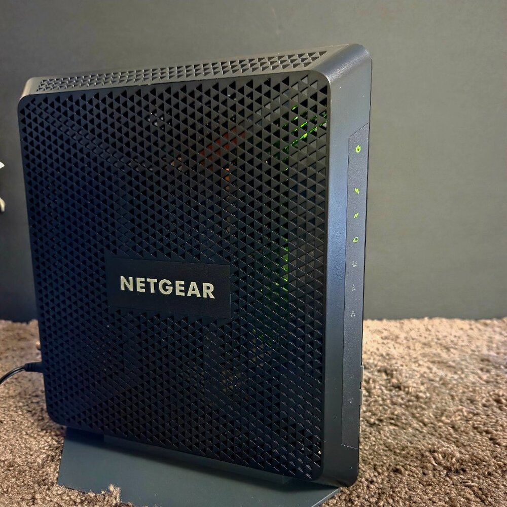 Netgear Nighthawk C7000v2 AC1900 Wi-Fi Cable Modem Router - Picture 2 of 6